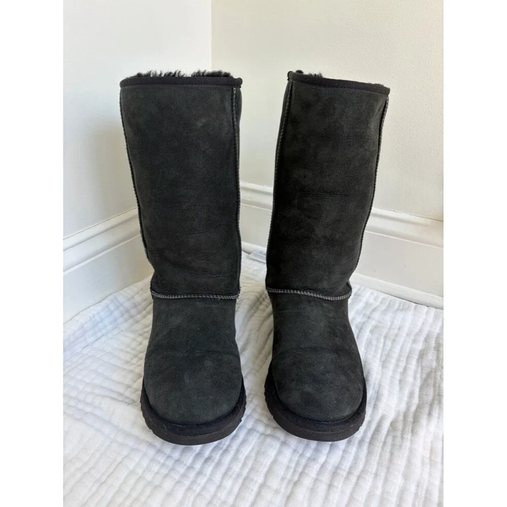 UGG Classic Tall II Black Suede Sheepskin Boots Women’s Size 8